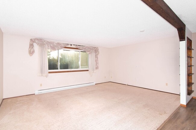 Building Photo - 3 Bed, 2 bath property centrally located in Spokane Valley