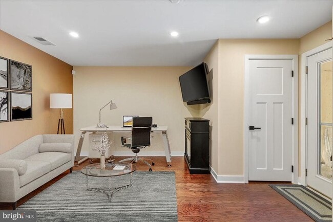 Building Photo - 18060 Red Cedar Rd