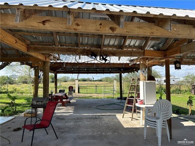 Building Photo - 18 Minnesota Rd