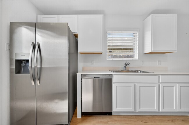 Building Photo - 9007 Estes Lks Dr