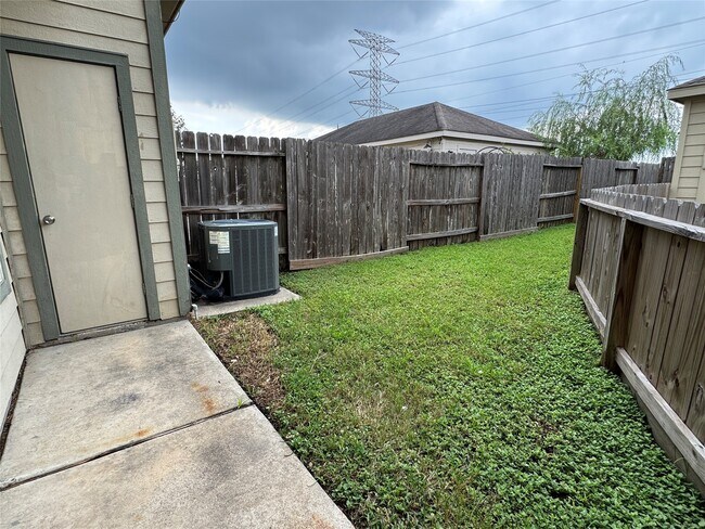 Building Photo - 16875 Mammoth Springs Dr