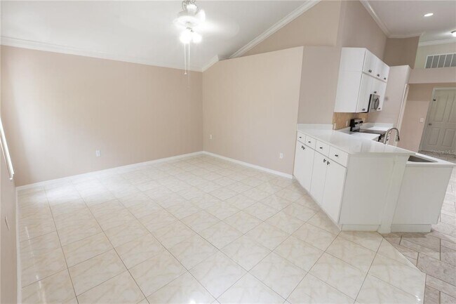 Building Photo - 16505 Lake Heather Dr