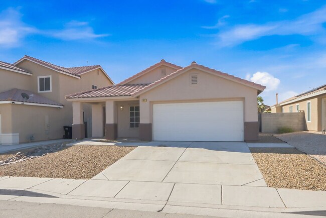 Building Photo - 641 Bent Grass Ave