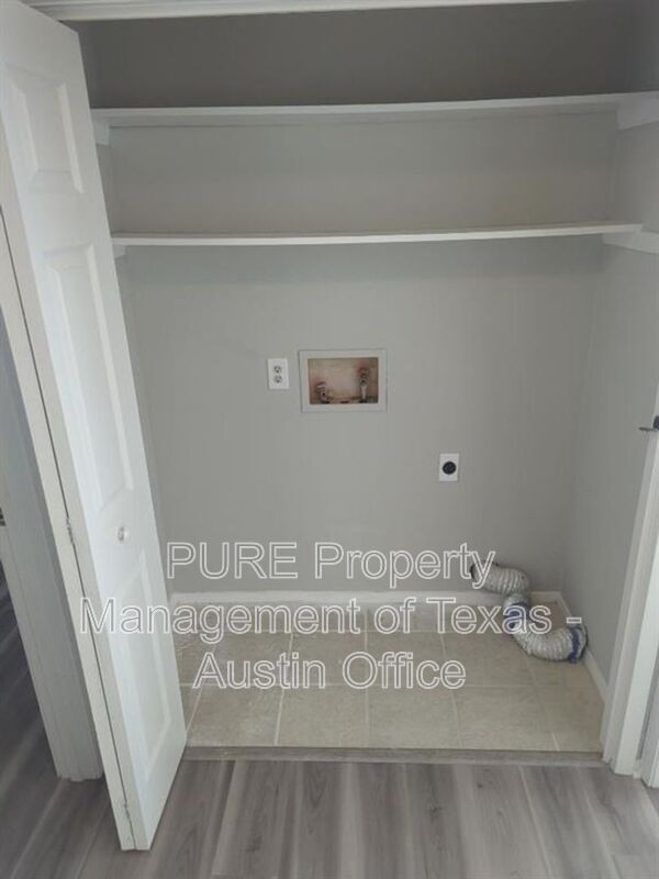 Building Photo - 6604 Scrub Oak Ln