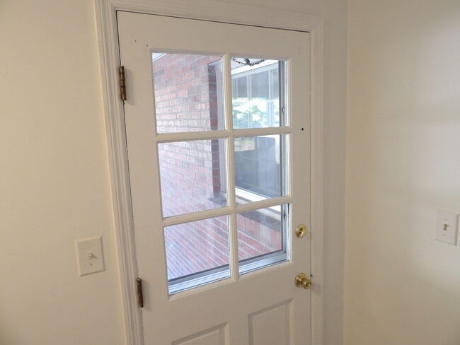 Building Photo - 837 Malabu Dr