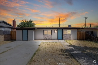 Building Photo - 304 E Santa Clara St