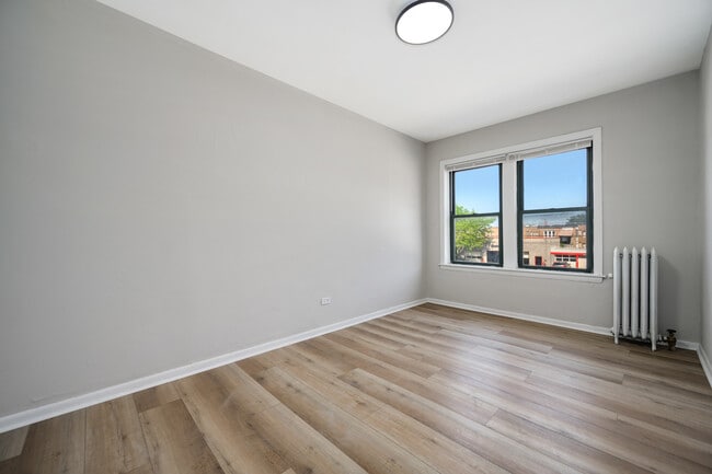 Building Photo - 1206 W 83rd St