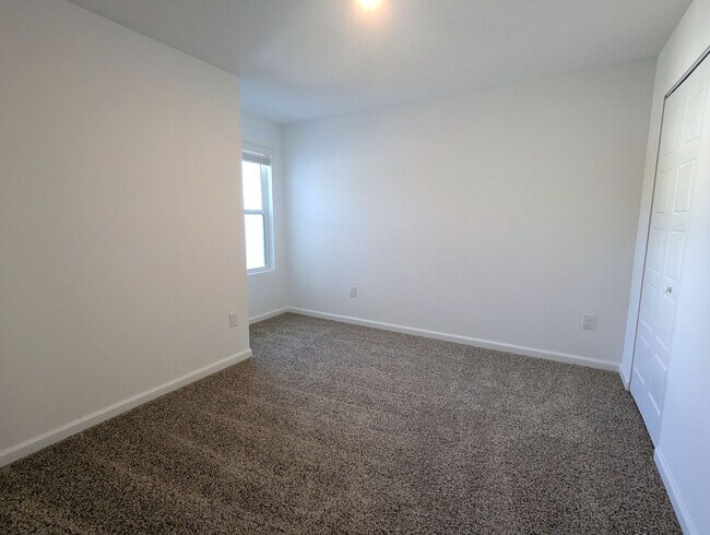 Building Photo - BRAND NEW 3 Bedroom, 2.5 Bath - End Unit - Townhome with Upgrades - located on the Westside - CLO...