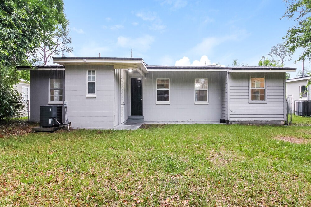 Building Photo - 2468 Quail Ave
