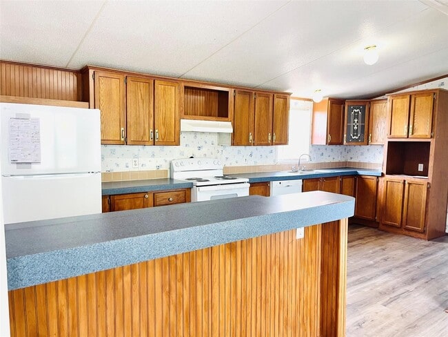 Building Photo - 605 Rd 5816