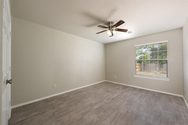 Building Photo - 1501 Tree Line Dr