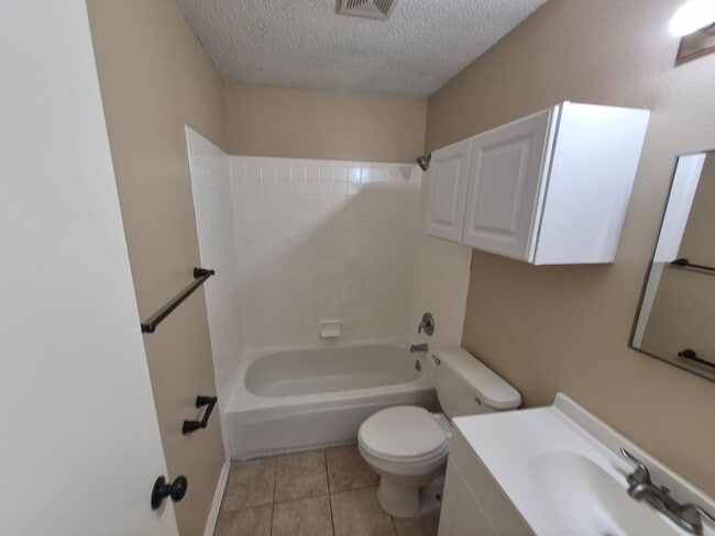 Building Photo - 8007 Chestnut Bluff Dr