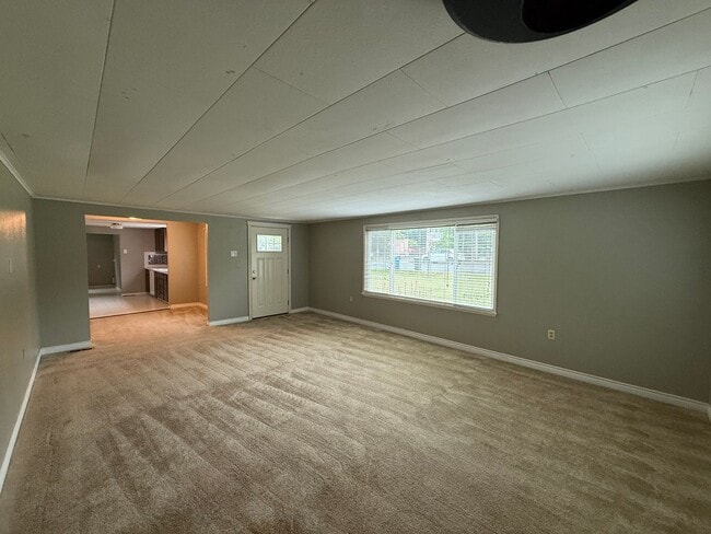 Building Photo - Spacious 3 bed 1 bath Edmonds Home on Large Private Lot! $2850/mo.