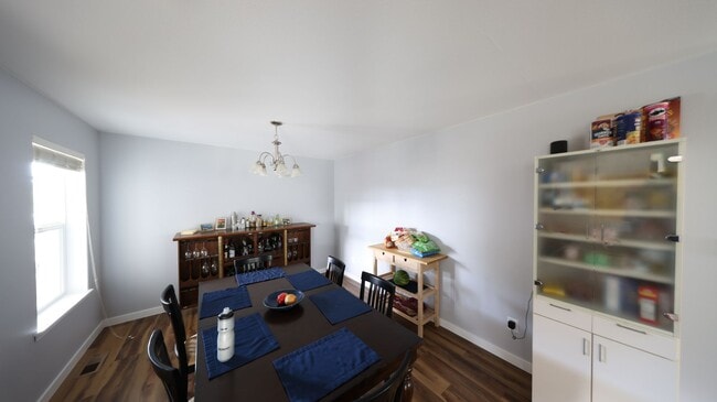 Building Photo - 5 Bed 2.5 Bath - Group - Dog Friendly - Fu...