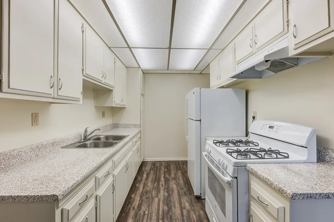 Building Photo - 16331 E McFadden Ave