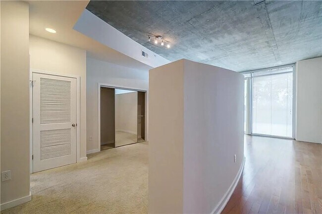 Building Photo - 3300 Windy Ridge Pkwy SE