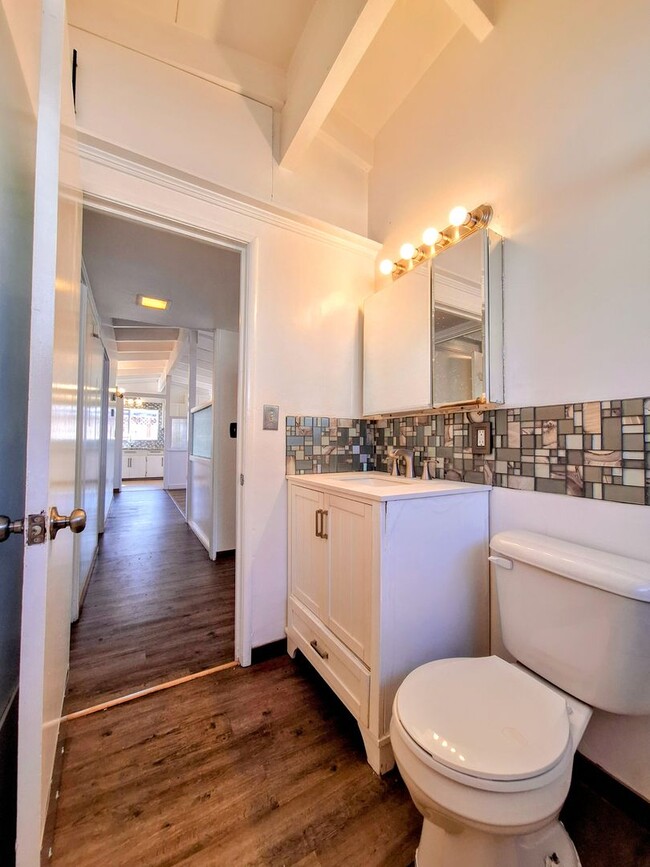 Building Photo - Refurbished 3bd Single Story House With Carport & Large Yards