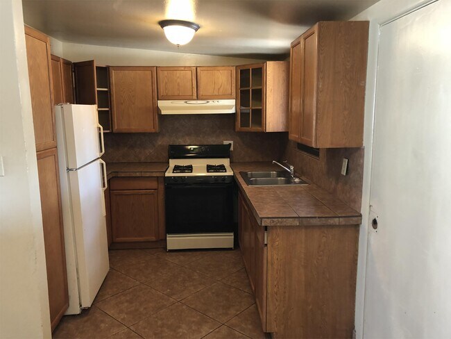 Building Photo - 5526 S 13th Ave