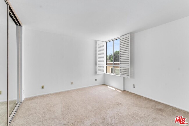 Building Photo - 4164 Tujunga Ave
