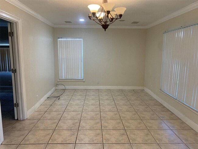 Building Photo - 907 SW 78th Ave