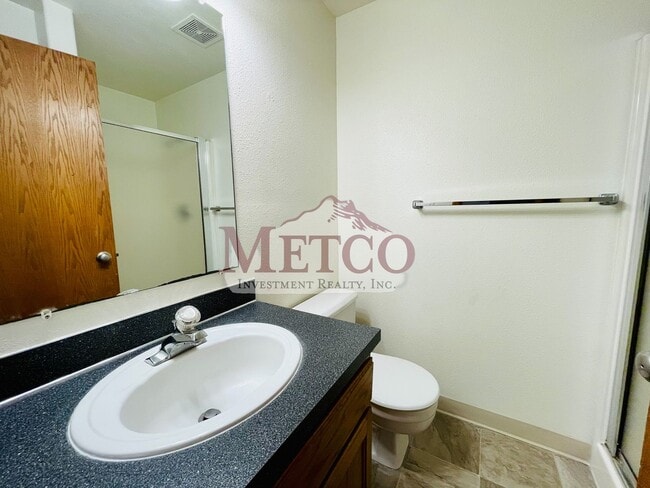 Building Photo - Spacious Thurston Home