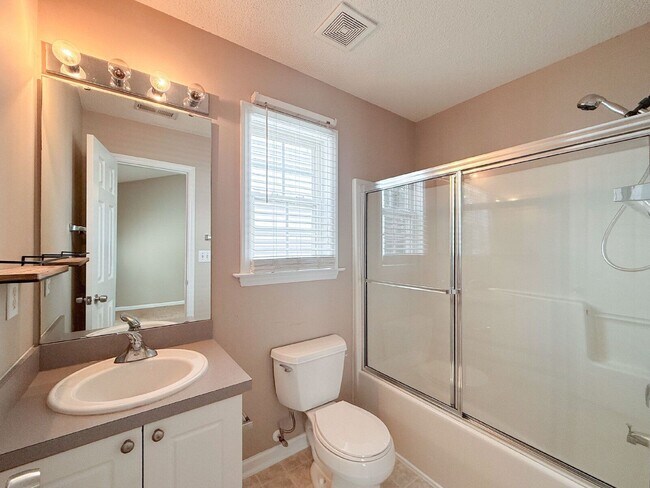 Building Photo - 2432 Bay Harbor Dr