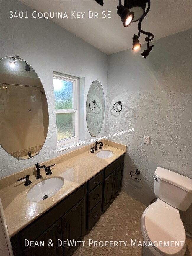 Building Photo - 3401 Coquina Key Dr SE