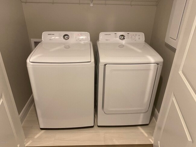 Building Photo - 8273 Loren Cove Dr