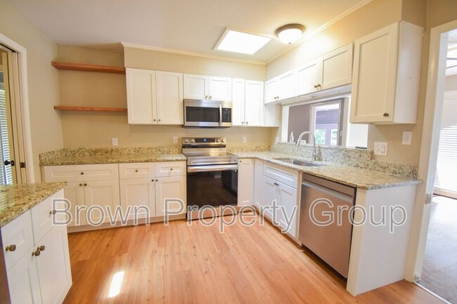 Building Photo - 248 Westwood Dr