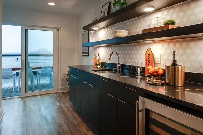 Building Photo - 2807 Delaware Ave