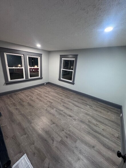 Building Photo - 95 New Canaan Ave