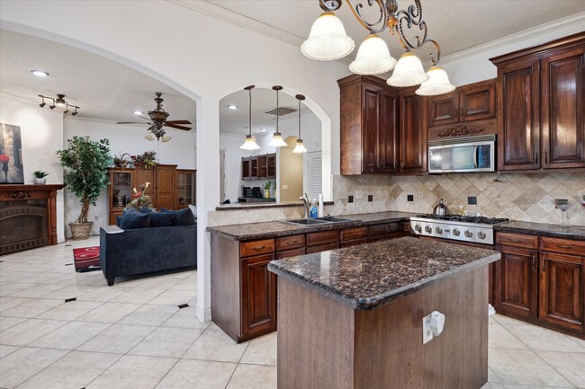 Building Photo - 803 Hennessey Dr