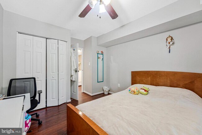 Building Photo - 9743 Kings Crown Ct