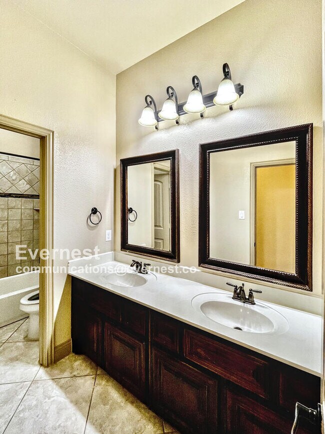 Building Photo - 16709 Stillhouse Hollow Ct
