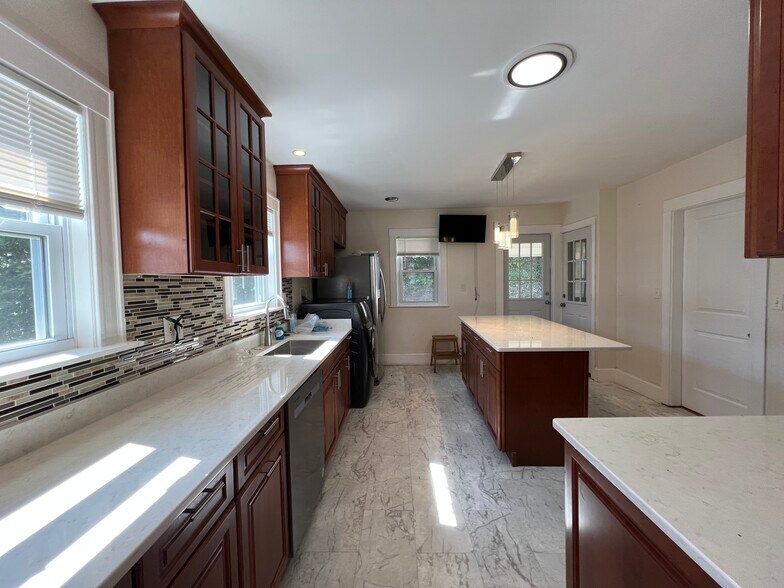 Building Photo - 88 Fellsway E