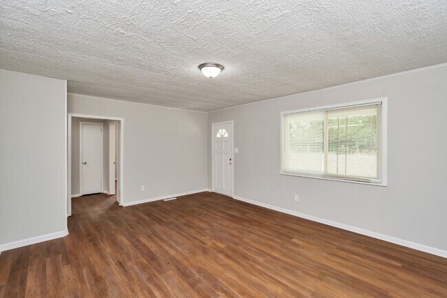 Building Photo - Exciting Opportunity! Charming 3 Bedroom Home in a Prime Location!