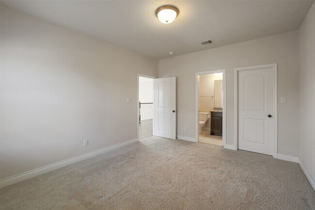 Building Photo - 2707 River Run Rd