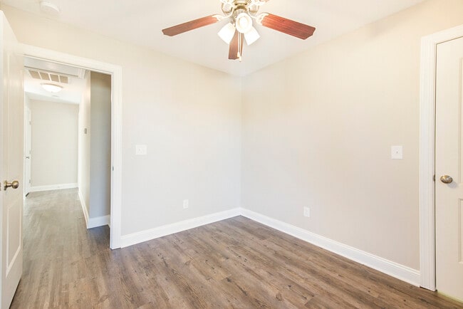 Building Photo - 512 Garrison Ct SW