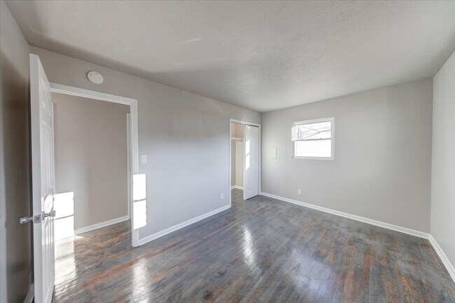 Building Photo - 1367 W Pruitt St