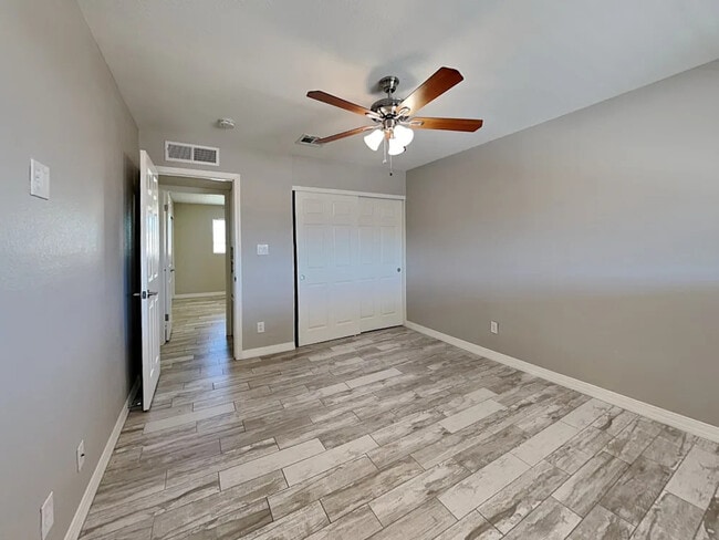 Building Photo - 7326 E Palm Ln