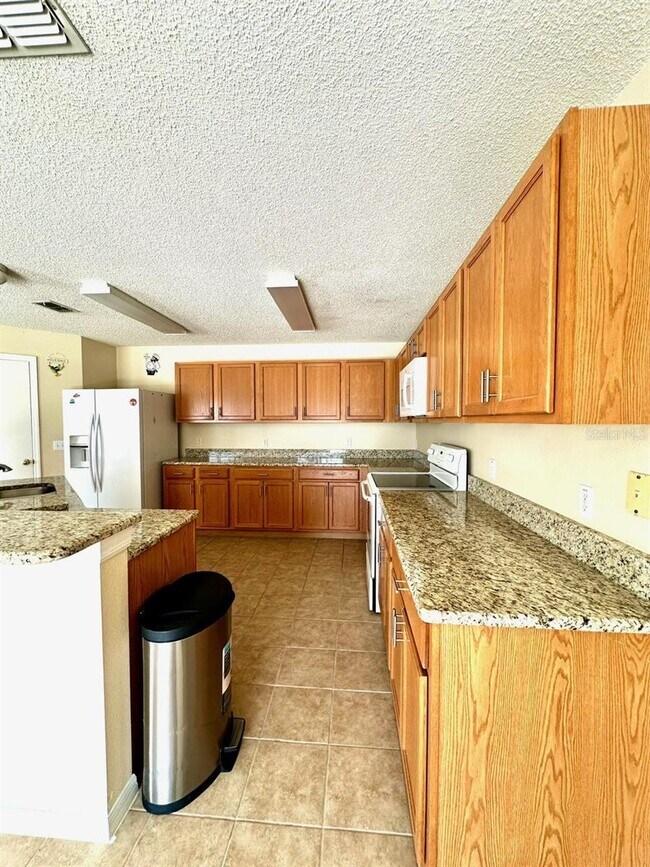 Building Photo - 410 Canna Dr