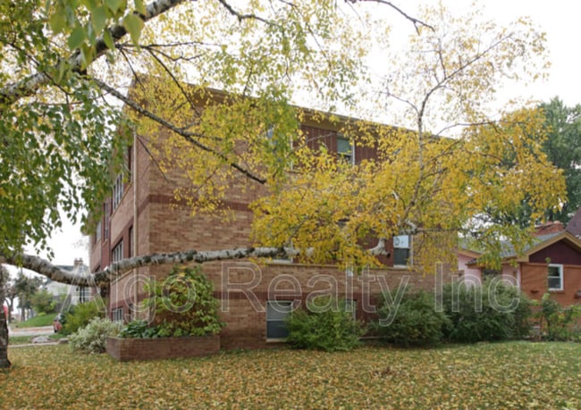 Building Photo - 2419 Plymouth Ave N