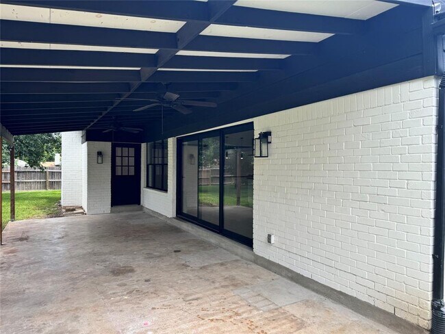 Building Photo - 2500 Harrowden Dr