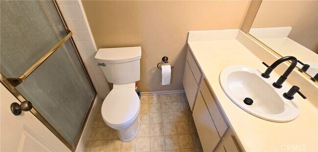 Building Photo - 1400 Post Rd