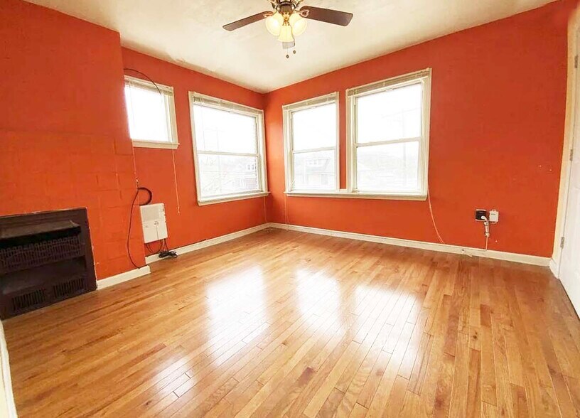 Building Photo - 221 Sterrett St