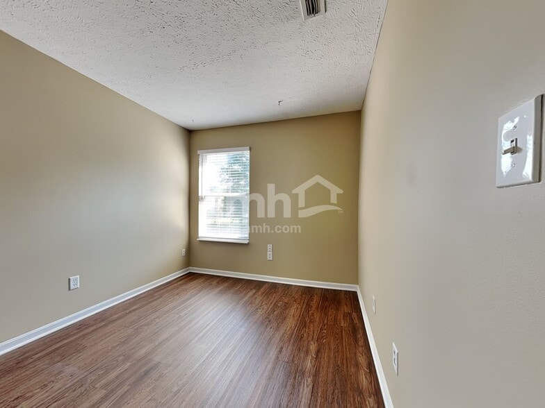 Building Photo - 640 Linden Creek