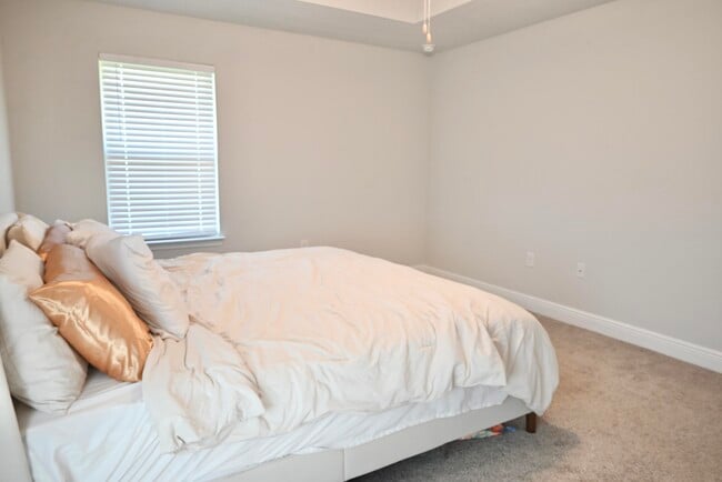 Building Photo - 326 Keswick Ln