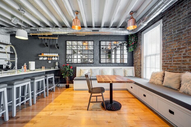 Building Photo - 1519 W Superior St