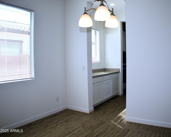 Building Photo - 22621 E Lords Wy