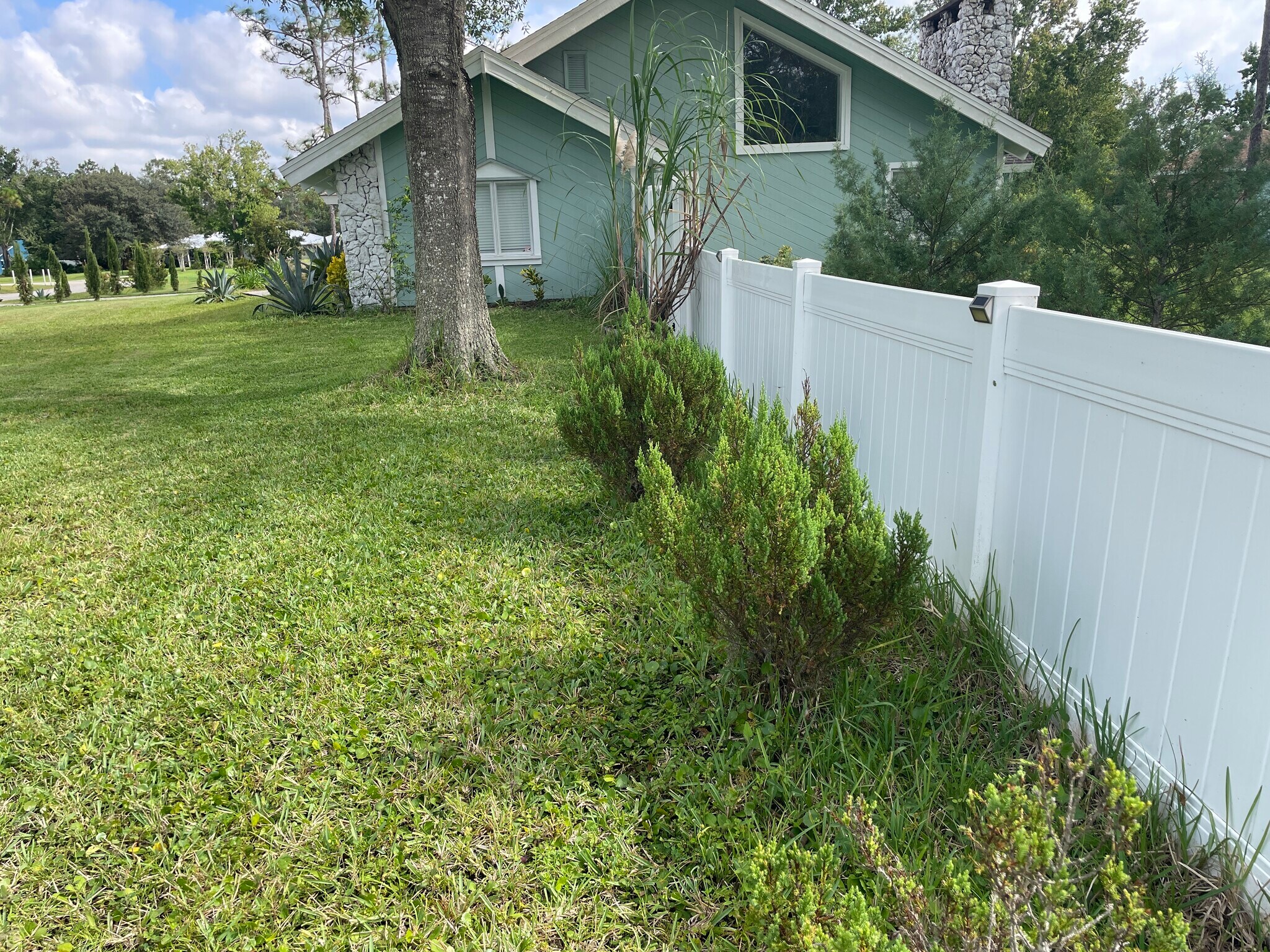 Building Photo - 213 Riverbend Rd